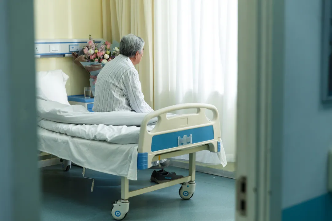 一場(chǎng)車禍，男子四年流淚不止，沒想到因?yàn)檠蚰りP(guān)上了＂淚閘＂