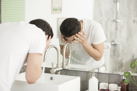 化學(xué)物品進(jìn)入眼睛怎么處理？